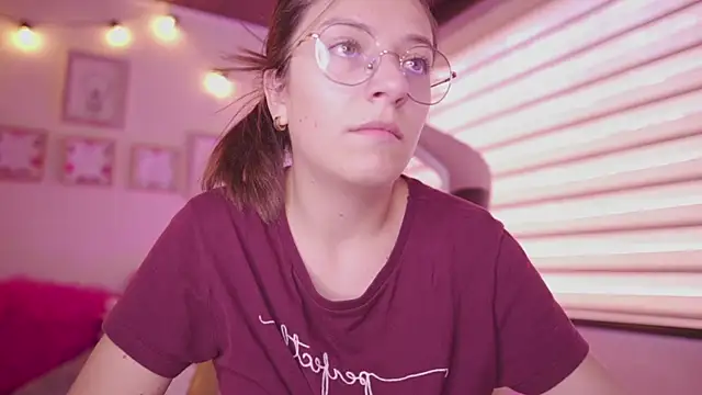 Snapshot of milly_kenner chatting on 9, 4, 2026 milly kenner online show from 9, 4, 2026