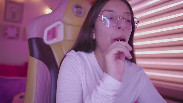 Snapshot of milly_kenner chatting on 15, 4, 2026 milly kenner online show from 15, 4, 2026