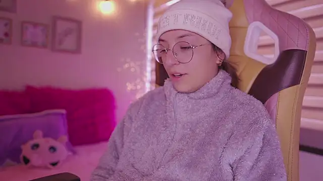 Snapshot of milly_kenner chatting on 17, 4, 2026 milly kenner online show from 17, 4, 2026