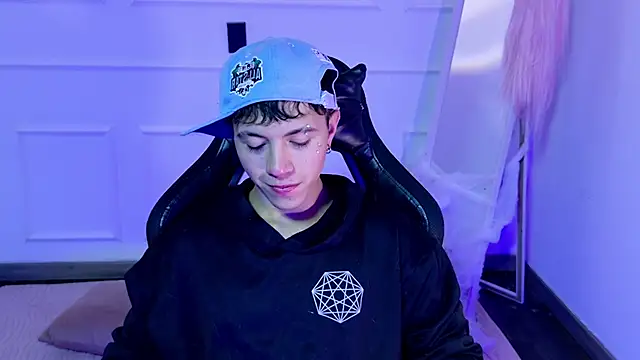 Snapshot of Justyn_Ross chatting on 19, 10, 2025 Justyn Ross online show from 19, 10, 2025