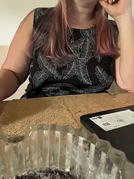 Snapshot of Popinasq chatting on 28, 11, 2025 Popinasq online show from 28, 11, 2025