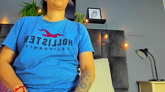 Snapshot of DulceAurora__ chatting on 8, 7, 2026 DulceAurora online show from 8, 7, 2026