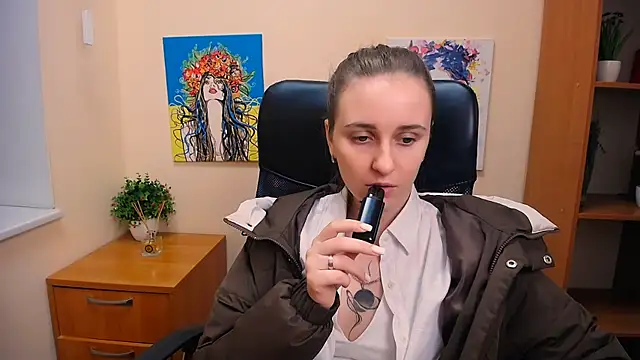 Snapshot of _Nicole_new chatting on 4, 3, 2025  Nicole new online show from 4, 3, 2025