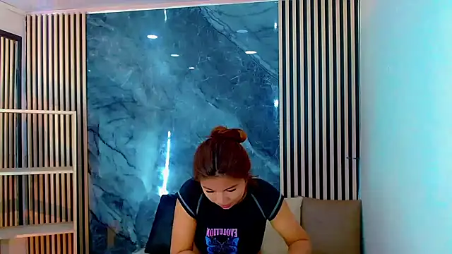 Isalombardi online show from 4, 10, 2025