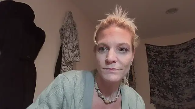 Snapshot of AddieAssets chatting on 5, 12, 2024 AddieAssets online show from 5, 12, 2024