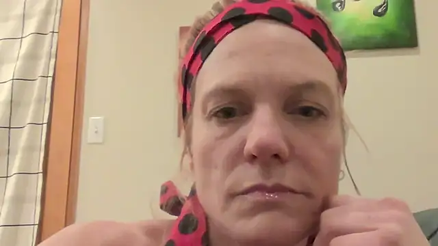 Snapshot of AddieAssets chatting on 12, 11, 2025 AddieAssets online show from 12, 11, 2025