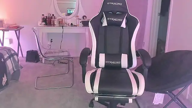 Snapshot of mollygordan chatting on 13, 10, 2025 mollygordan online show from 13, 10, 2025