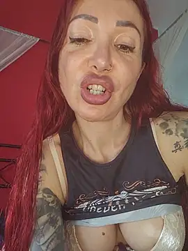 Snapshot of Carolina_red chatting on 27, 5, 2026 Carolina red online show from 27, 5, 2026