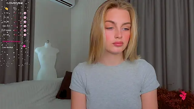 pretty girlnextdoor online show from 13, 9, 2025