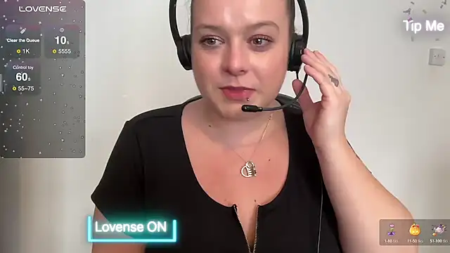 Snapshot of NaughtyWifeUK chatting on 2, 12, 2024 NaughtyWifeUK online show from 2, 12, 2024