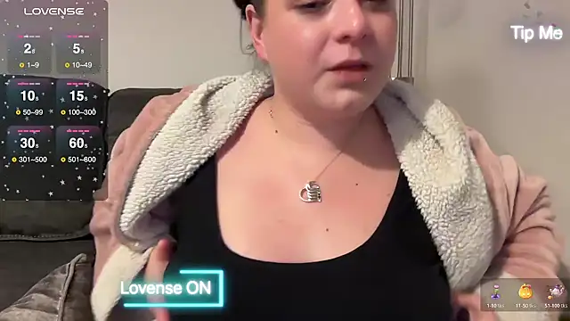 Snapshot of NaughtyWifeUK chatting on 19, 1, 2025 NaughtyWifeUK online show from 19, 1, 2025