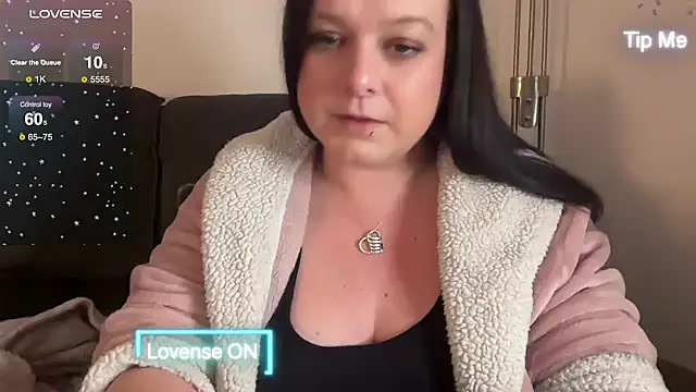 Snapshot of NaughtyWifeUK chatting on 5, 2, 2025 NaughtyWifeUK online show from 5, 2, 2025