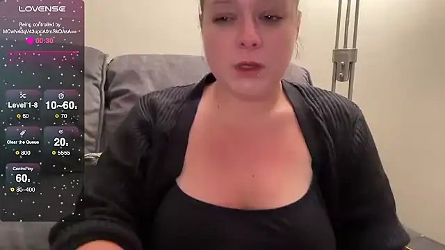 Snapshot of NaughtyWifeUK chatting on 24, 9, 2025 NaughtyWifeUK online show from 24, 9, 2025