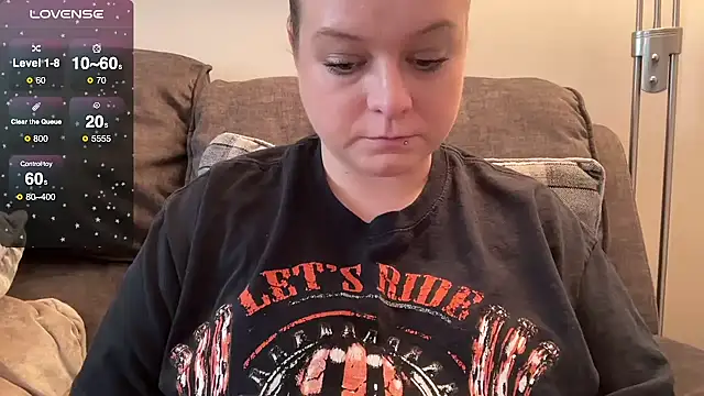 Snapshot of NaughtyWifeUK chatting on 9, 10, 2025 NaughtyWifeUK online show from 9, 10, 2025