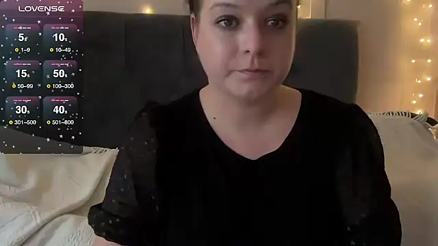 Snapshot of NaughtyWifeUK chatting on 13, 10, 2025 NaughtyWifeUK online show from 13, 10, 2025