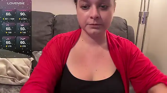 Snapshot of NaughtyWifeUK chatting on 14, 11, 2025 NaughtyWifeUK online show from 14, 11, 2025