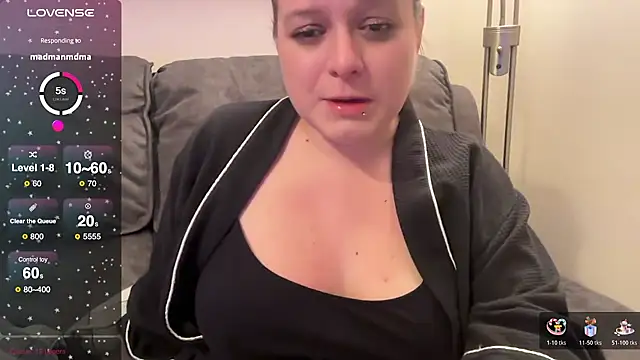 Snapshot of NaughtyWifeUK chatting on 21, 11, 2025 NaughtyWifeUK online show from 21, 11, 2025