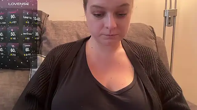 Snapshot of NaughtyWifeUK chatting on 5, 12, 2025 NaughtyWifeUK online show from 5, 12, 2025