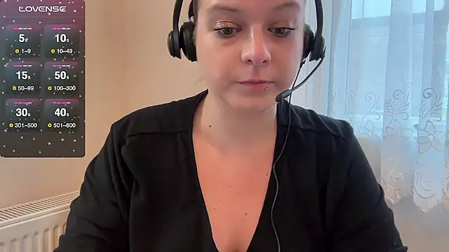 Snapshot of NaughtyWifeUK chatting on 8, 1, 2026 NaughtyWifeUK online show from 8, 1, 2026