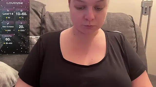 Snapshot of NaughtyWifeUK chatting on 5, 4, 2026 NaughtyWifeUK online show from 5, 4, 2026