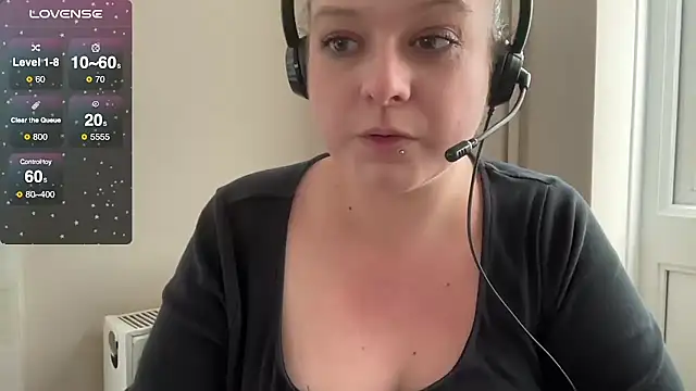 Snapshot of NaughtyWifeUK chatting on 15, 4, 2026 NaughtyWifeUK online show from 15, 4, 2026