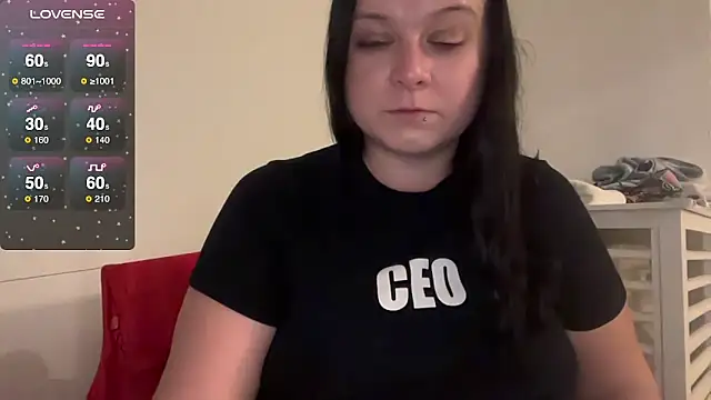 Snapshot of NaughtyWifeUK chatting on 22, 4, 2026 NaughtyWifeUK online show from 22, 4, 2026