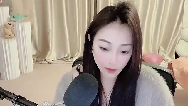 Snapshot of Daisy-77 chatting on 5, 1, 2025 Daisy-77 online show from 5, 1, 2025