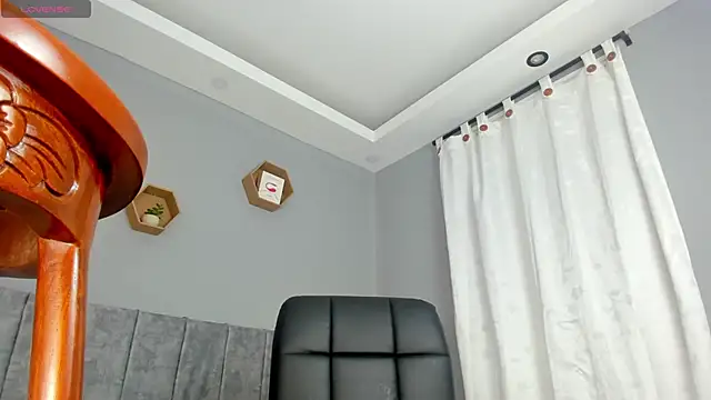 Chloe narcise online show from 4, 2, 2025