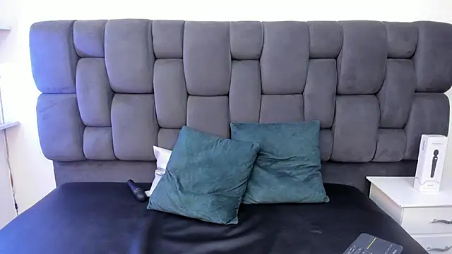 Alison Chan  online show from 21, 2, 2025