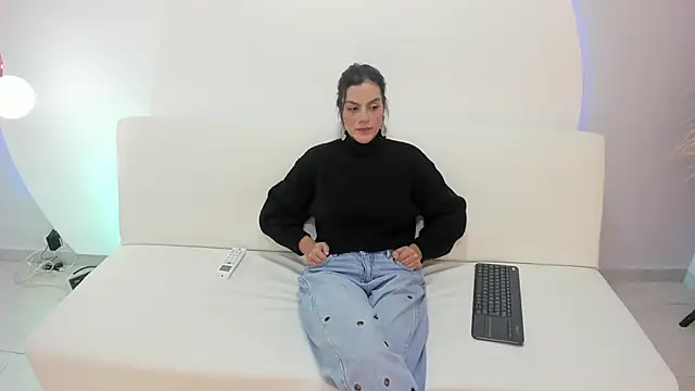 Ada Monroe10 online show from 25, 11, 2025