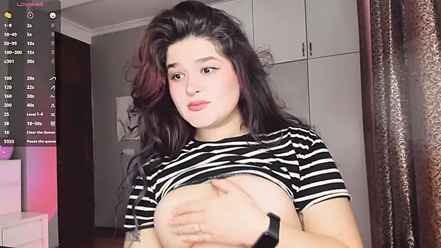 Snapshot of July_Slowdive chatting on 29, 10, 2025 July Slowdive online show from 29, 10, 2025