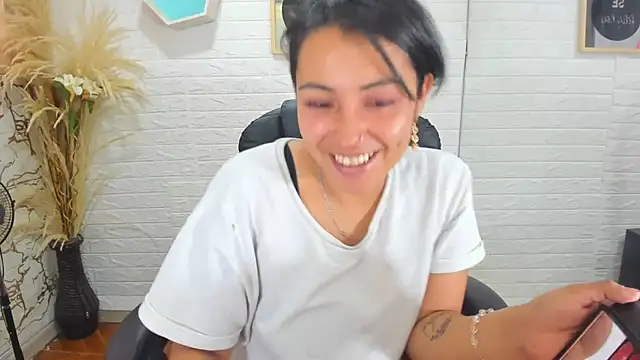 Aisha 09 online show from 23, 2, 2025