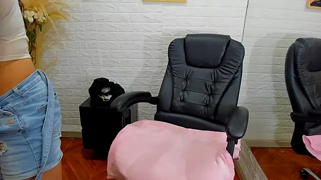 Aisha 09 online show from 14, 3, 2025