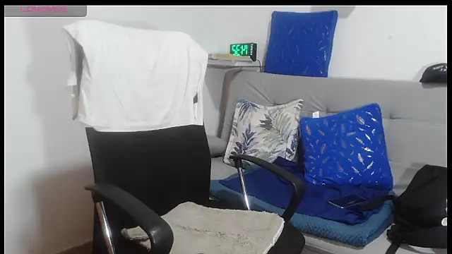 Snapshot of latinmartin73 chatting on 5, 4, 2026 latinmartin73 online show from 5, 4, 2026