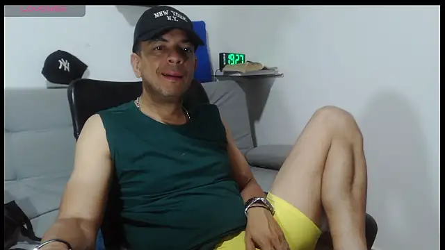 Snapshot of latinmartin73 chatting on 10, 4, 2026 latinmartin73 online show from 10, 4, 2026