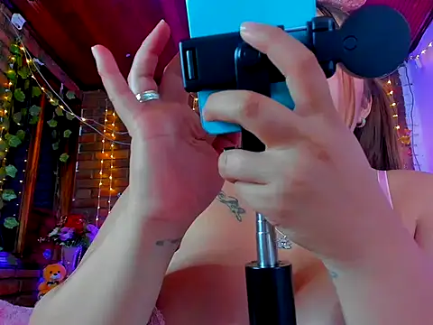 Snapshot of dulcevegga chatting on 12, 10, 2025 dulcevegga online show from 12, 10, 2025