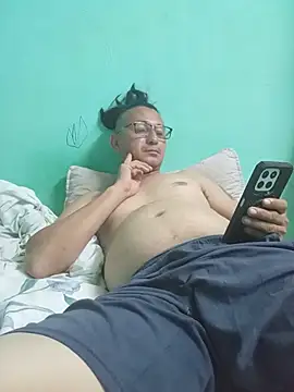Snapshot of Andresguz35 chatting on 5, 7, 2026 Andresguz35 online show from 5, 7, 2026