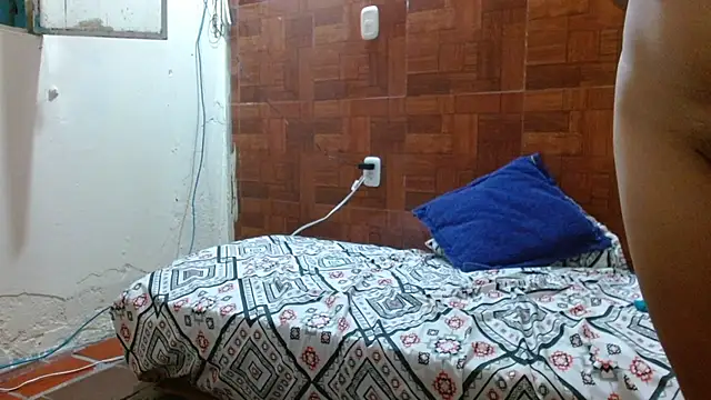 Mia brunette26 online show from 20, 2, 2025