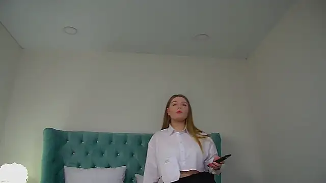 Snapshot of CrystalLyons chatting on 17, 10, 2025 CrystalLyons online show from 17, 10, 2025