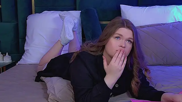 Snapshot of CrystalLyons chatting on 22, 3, 2026 CrystalLyons online show from 22, 3, 2026