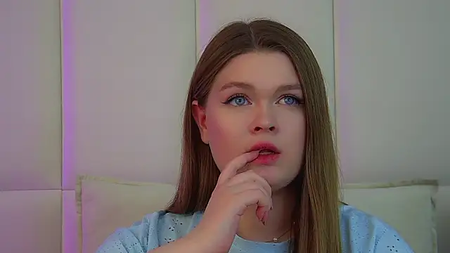 Snapshot of CrystalLyons chatting on 25, 3, 2026 CrystalLyons online show from 25, 3, 2026