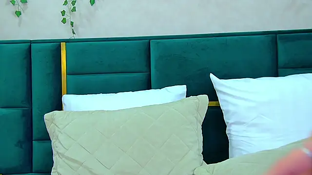 Snapshot of PollyLanders chatting on 20, 1, 2025 PollyLanders online show from 20, 1, 2025