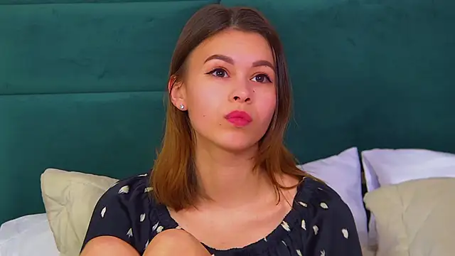 Snapshot of PollyLanders chatting on 19, 2, 2025 PollyLanders online show from 19, 2, 2025