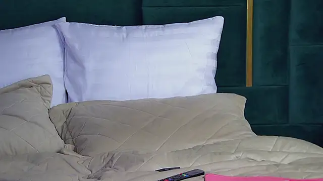 Snapshot of PollyLanders chatting on 20, 2, 2025 PollyLanders online show from 20, 2, 2025