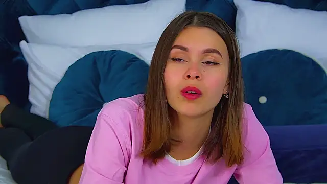 Snapshot of PollyLanders chatting on 15, 9, 2025 PollyLanders online show from 15, 9, 2025