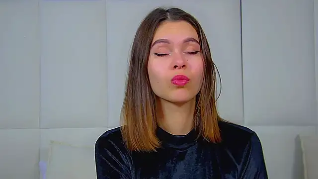 Snapshot of PollyLanders chatting on 6, 10, 2025 PollyLanders online show from 6, 10, 2025