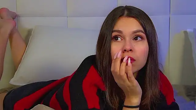 Snapshot of PollyLanders chatting on 5, 3, 2026 PollyLanders online show from 5, 3, 2026