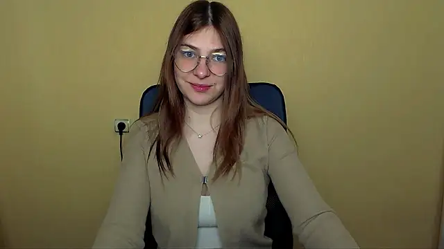 Snapshot of Luna_Lush_ chatting on 5, 5, 2026 Luna Lush online show from 5, 5, 2026