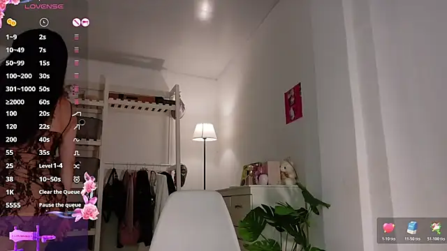 Snapshot of Sarah_cam06 chatting on 7, 11, 2025 Sarah cam06 online show from 7, 11, 2025