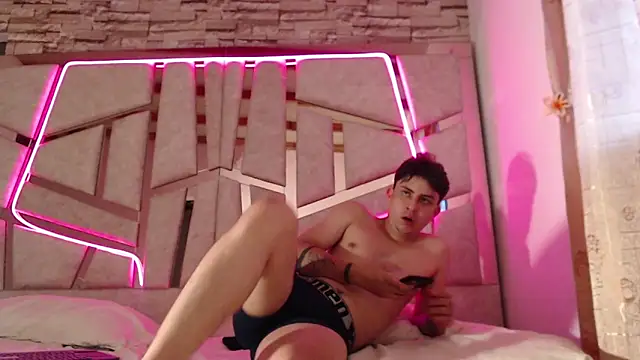 Snapshot of mia_and_austin chatting on 13, 1, 2025 mia and austin online show from 13, 1, 2025